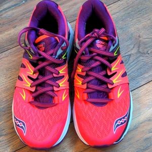 Saucony Isofit running sneakers